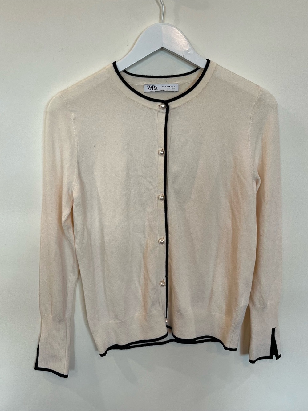Zara Women's White Cardigan Sweater Long Sleeve Size Medium Preppy Pearl Button